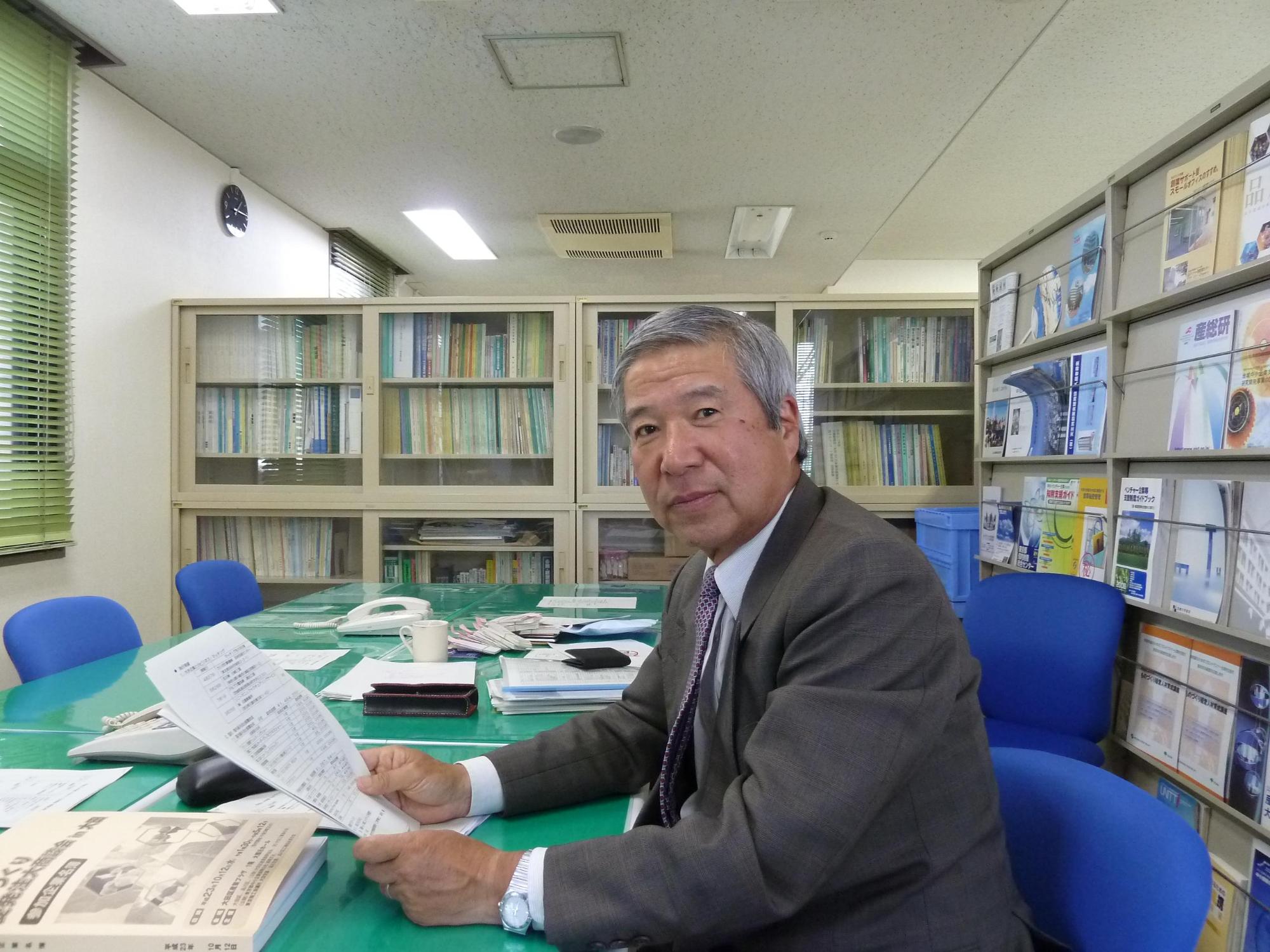 海外取引相談員の吉岡 義継さんの写真